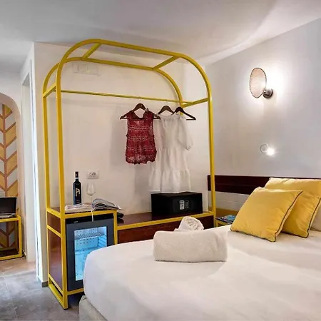 Gocce - Tramontana Stunning Waterfront Apartment *
